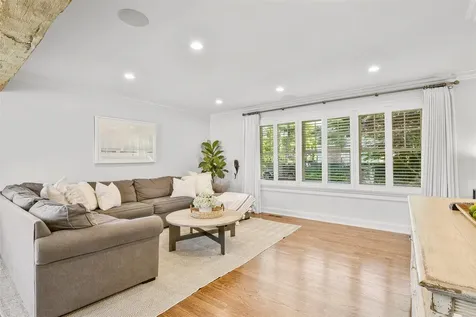 685 Barrymore Lane Mamaroneck NY 10543
