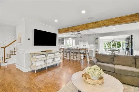 685 Barrymore Lane Mamaroneck NY 10543