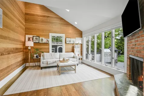 685 Barrymore Lane Mamaroneck NY 10543