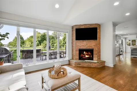 685 Barrymore Lane Mamaroneck NY 10543