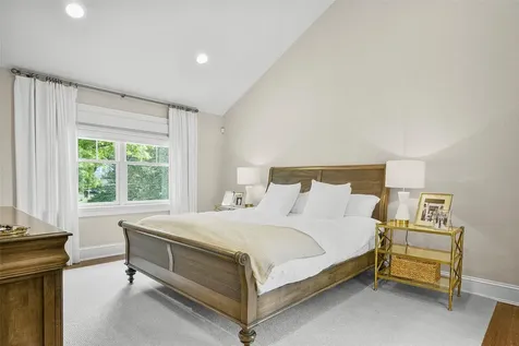 685 Barrymore Lane Mamaroneck NY 10543