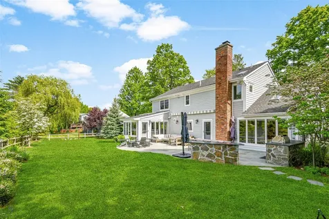 685 Barrymore Lane Mamaroneck NY 10543