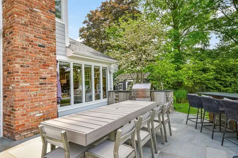 685 Barrymore Lane Mamaroneck NY 10543