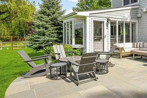 685 Barrymore Lane Mamaroneck NY 10543