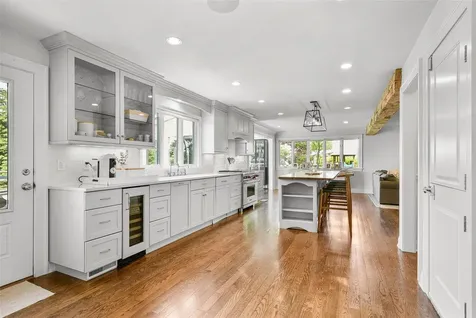 685 Barrymore Lane Mamaroneck NY 10543