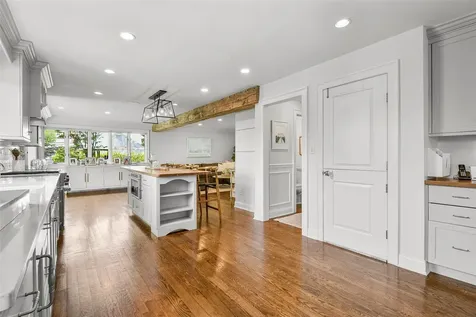 685 Barrymore Lane Mamaroneck NY 10543