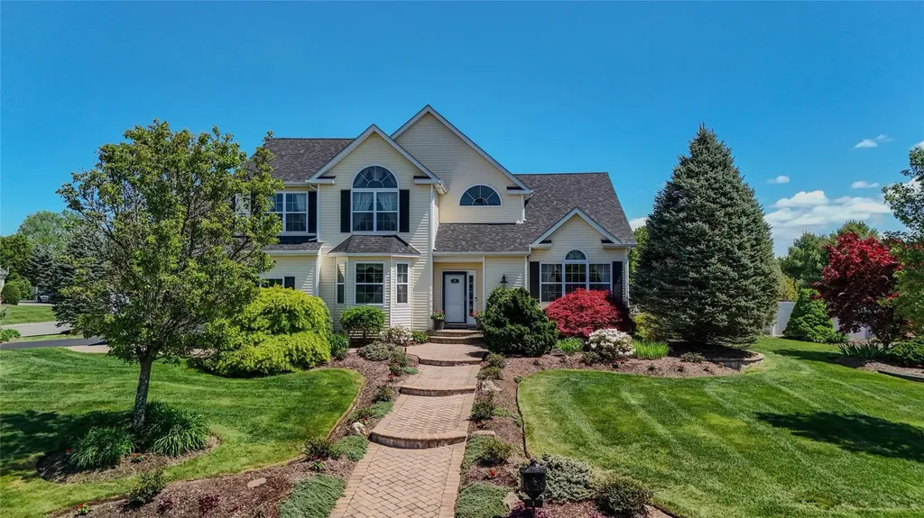 2 Upton Court Shoreham NY 11786