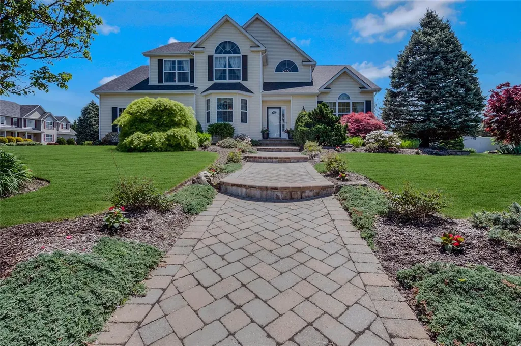 2 Upton Court Shoreham NY 11786