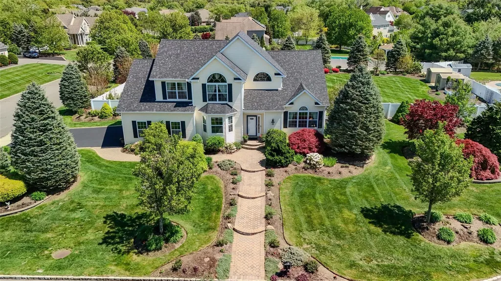 2 Upton Court Shoreham NY 11786