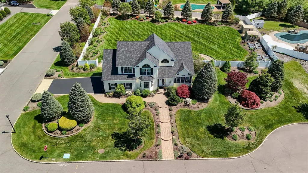 2 Upton Court Shoreham NY 11786
