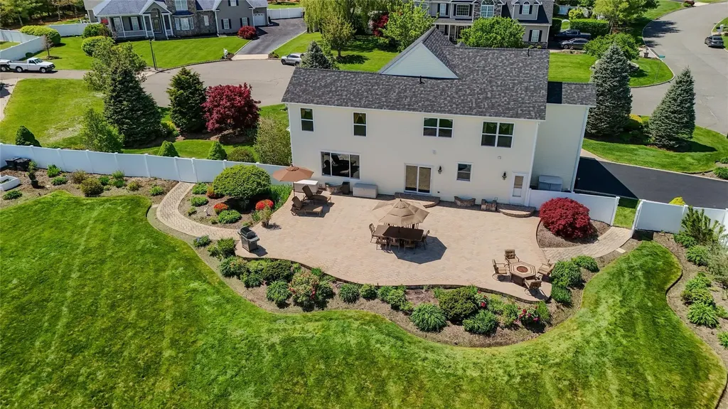 2 Upton Court Shoreham NY 11786