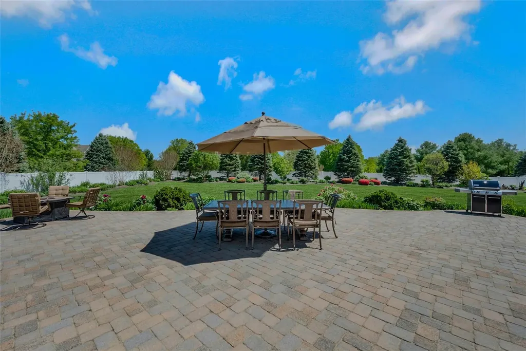 2 Upton Court Shoreham NY 11786