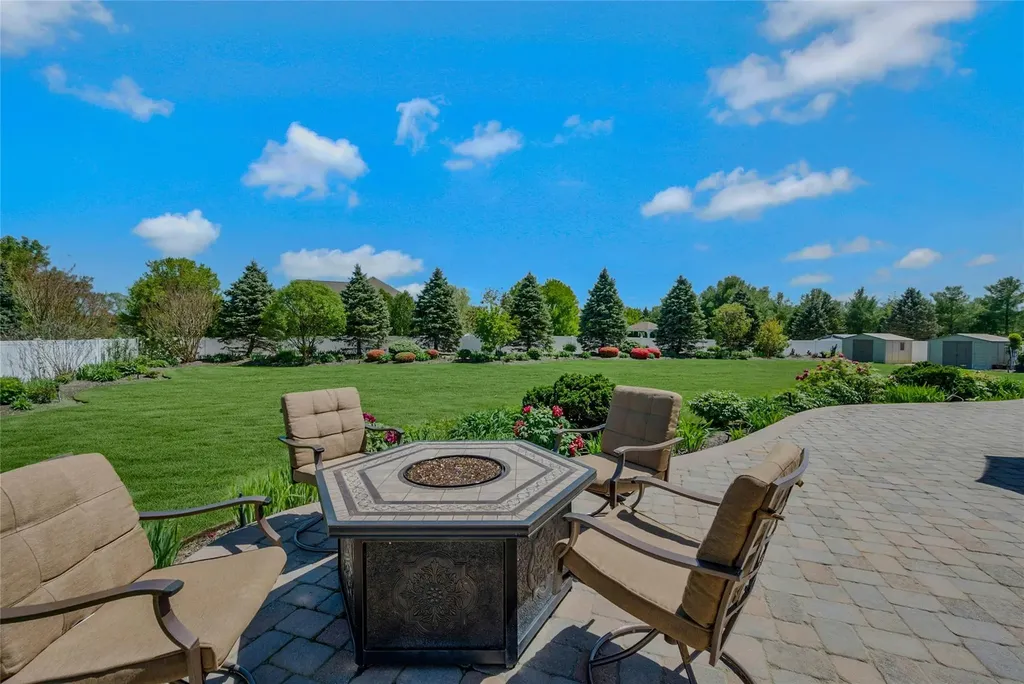 2 Upton Court Shoreham NY 11786