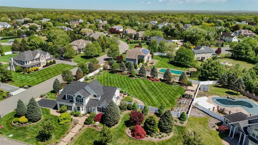 2 Upton Court Shoreham NY 11786