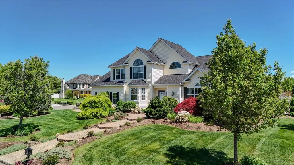 2 Upton Court Shoreham NY 11786