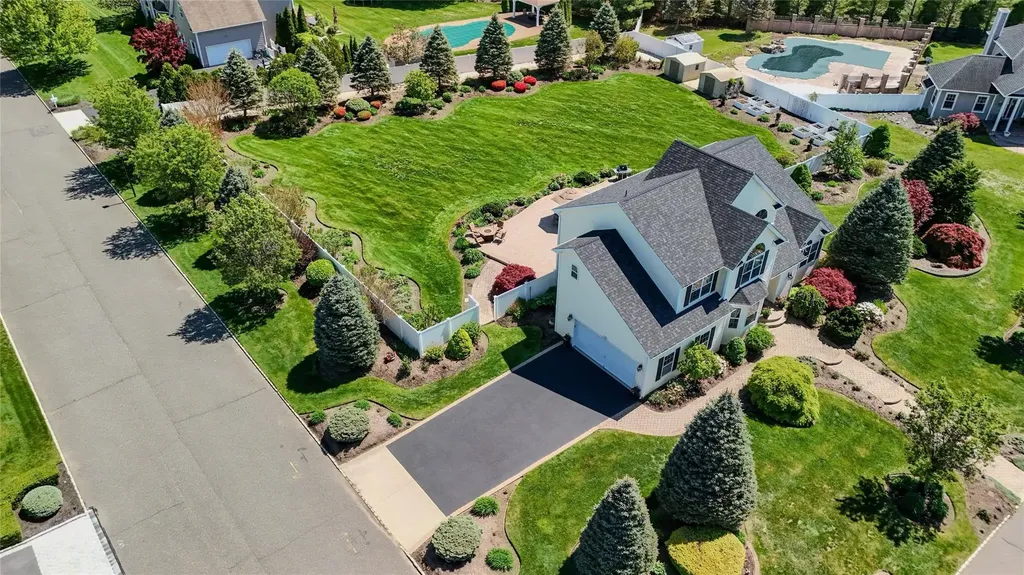 2 Upton Court Shoreham NY 11786