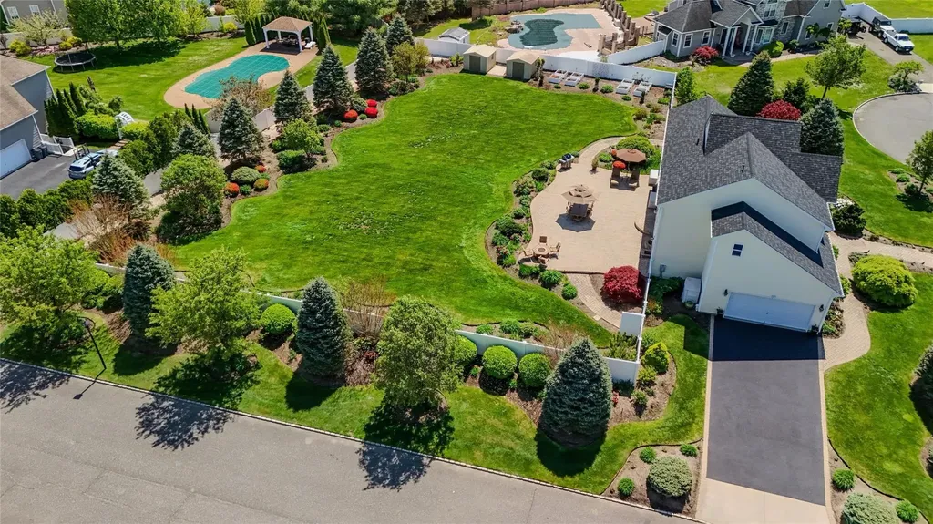 2 Upton Court Shoreham NY 11786