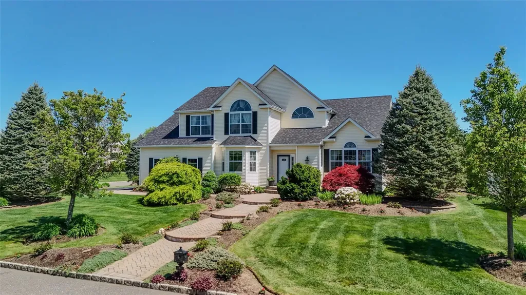 2 Upton Court Shoreham NY 11786