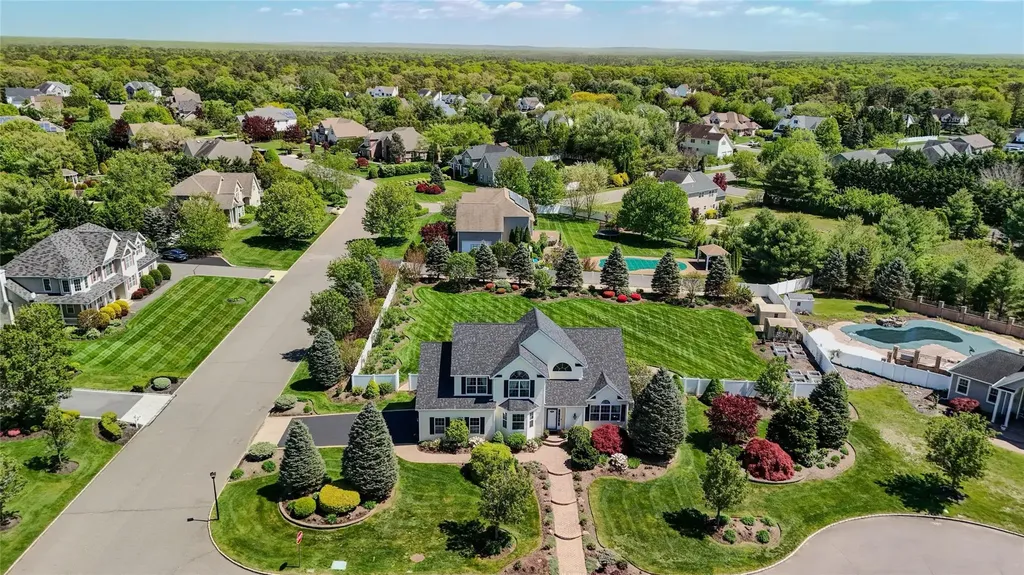 2 Upton Court Shoreham NY 11786