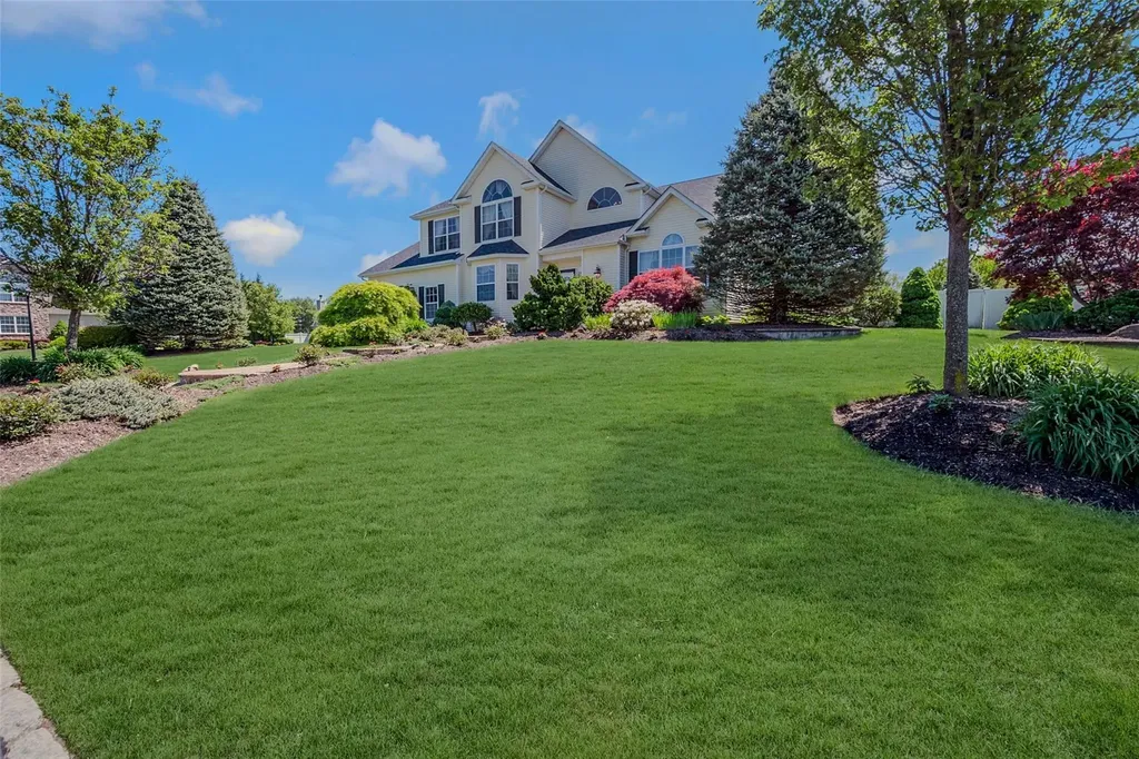 2 Upton Court Shoreham NY 11786