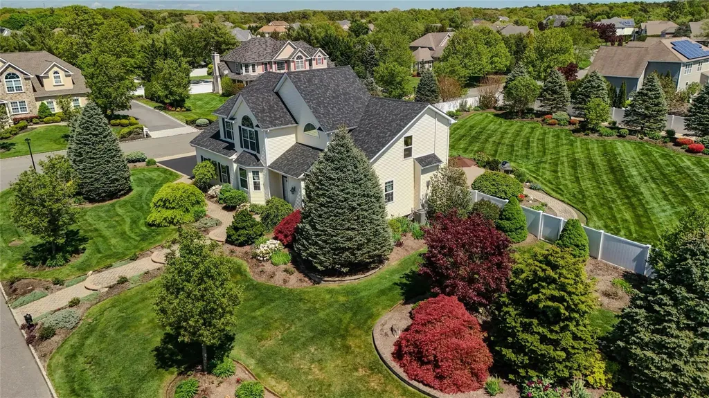 2 Upton Court Shoreham NY 11786