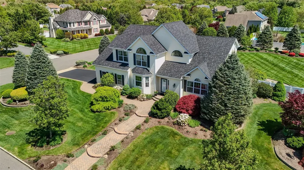 2 Upton Court Shoreham NY 11786