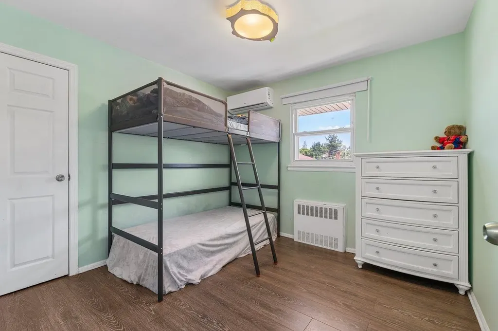 42 Macarthur Avenue Plainview NY 11803