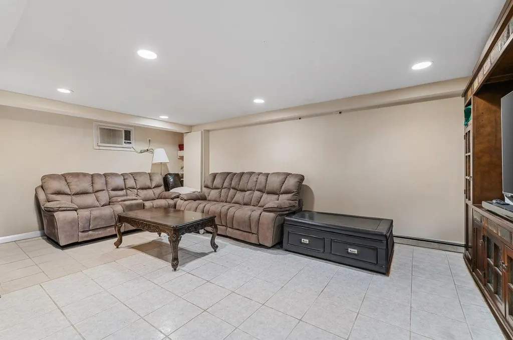 42 Macarthur Avenue Plainview NY 11803