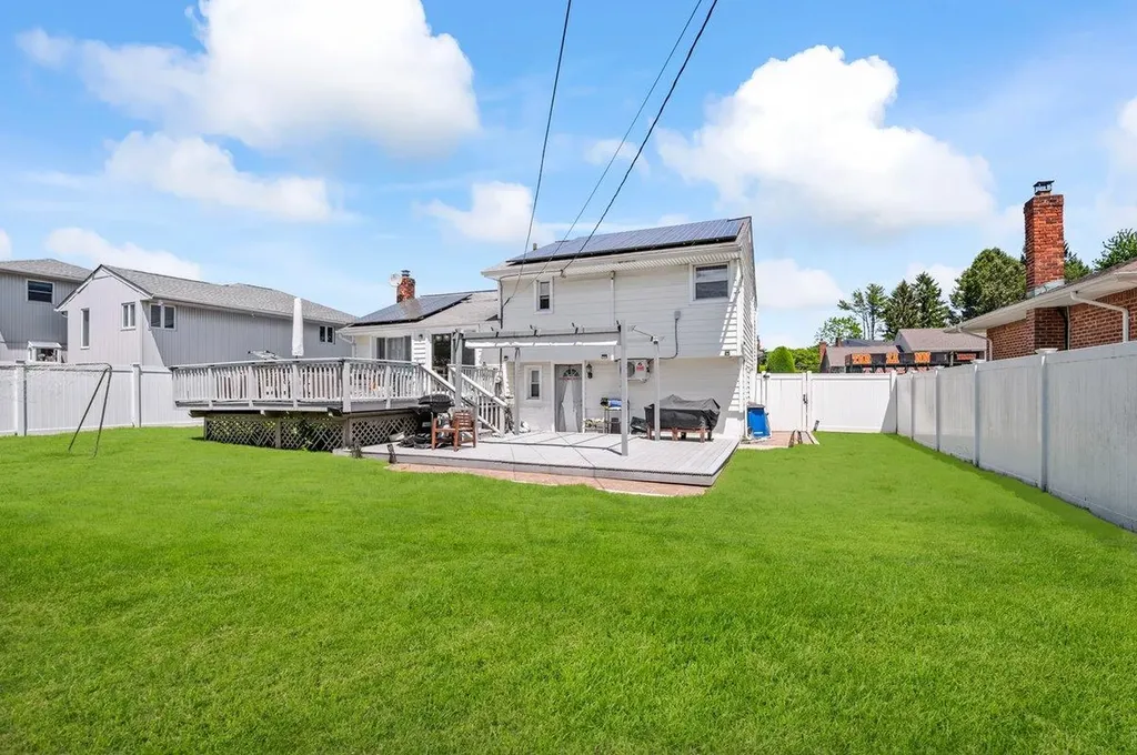 42 Macarthur Avenue Plainview NY 11803