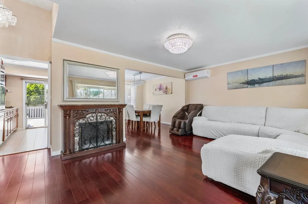 42 Macarthur Avenue Plainview NY 11803