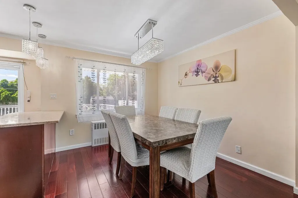 42 Macarthur Avenue Plainview NY 11803