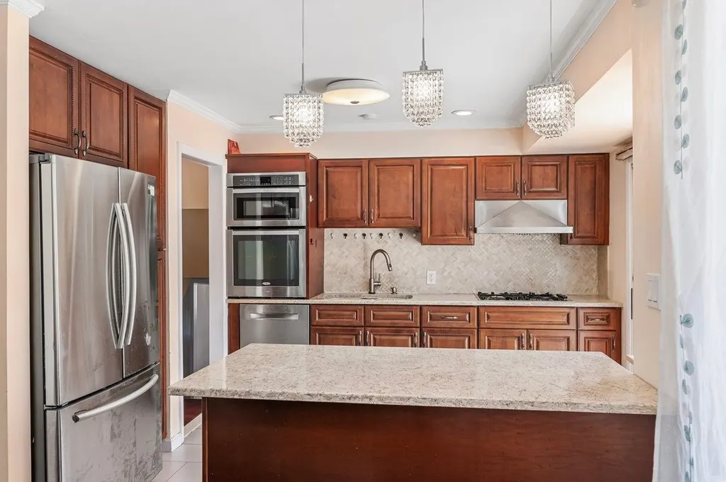 42 Macarthur Avenue Plainview NY 11803