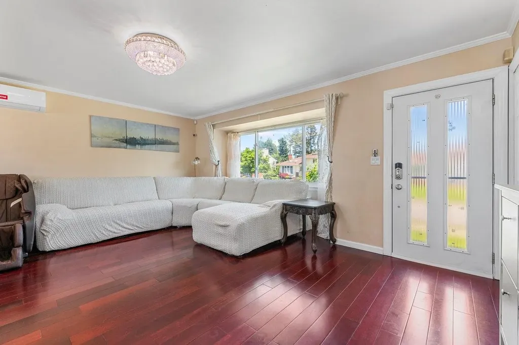 42 Macarthur Avenue Plainview NY 11803