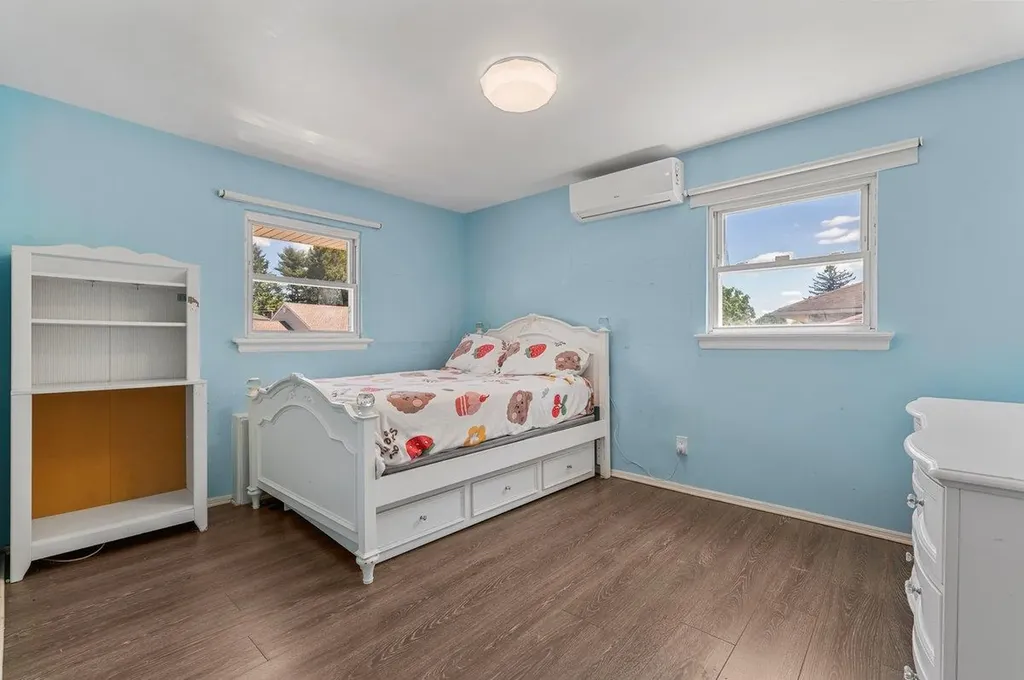 42 Macarthur Avenue Plainview NY 11803