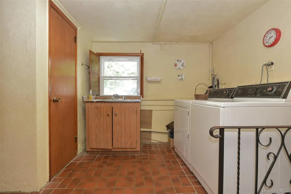 210 Rockland Road Pearl River NY 10965