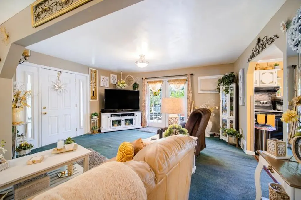 559 Noxon Road Poughkeepsie NY 12603