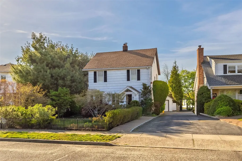 1730 Hancock Street Hewlett NY 11557