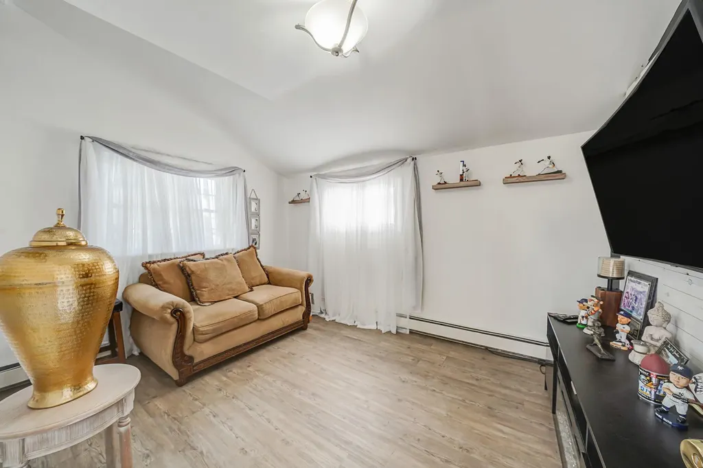 15 Thrush Lane Levittown NY 11756