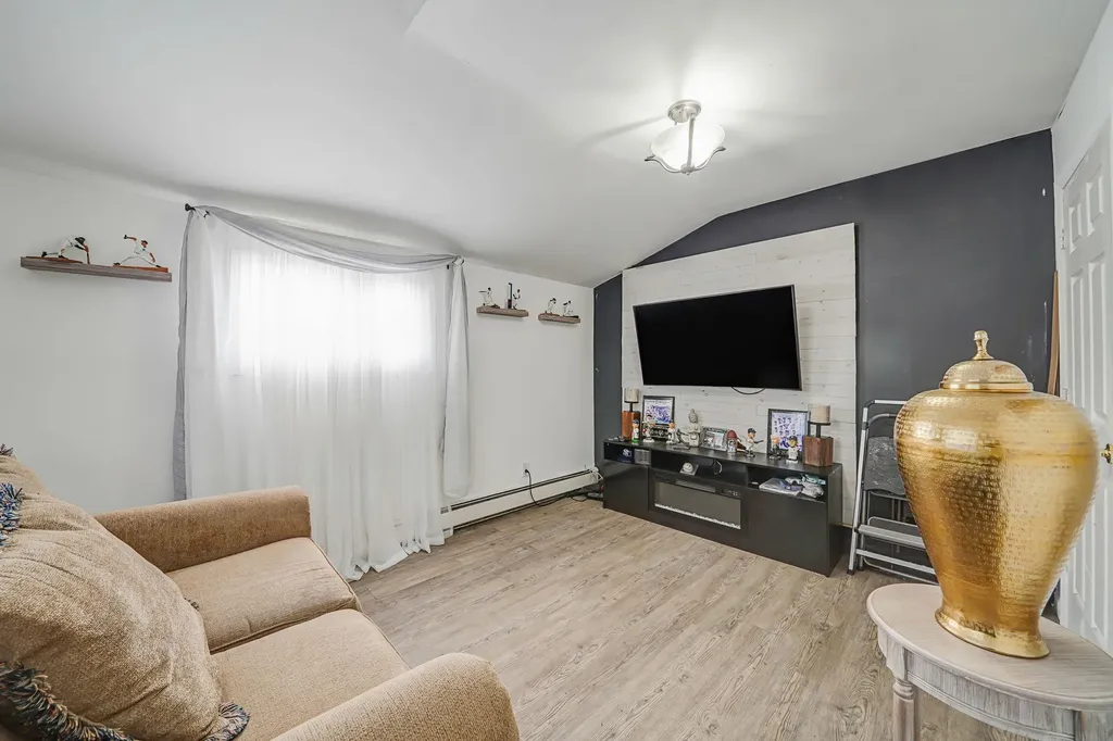 15 Thrush Lane Levittown NY 11756