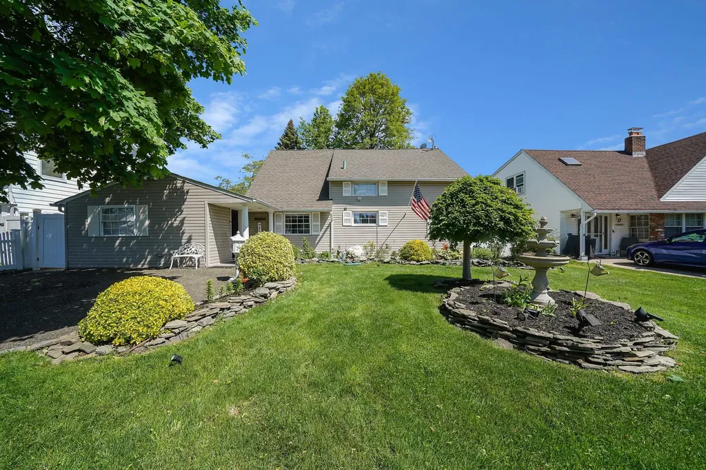 15 Thrush Lane Levittown NY 11756