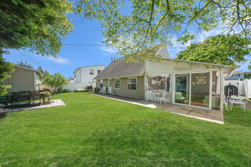 15 Thrush Lane Levittown NY 11756