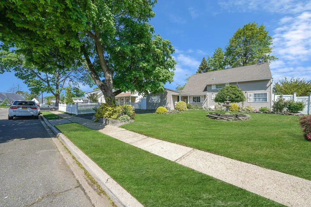 15 Thrush Lane Levittown NY 11756