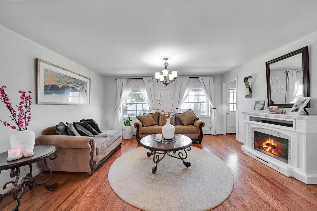 15 Thrush Lane Levittown NY 11756