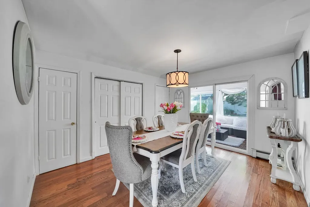 15 Thrush Lane Levittown NY 11756