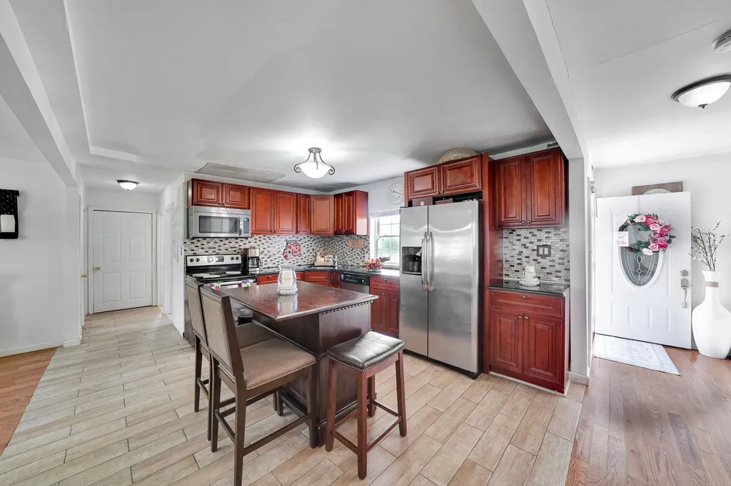 15 Thrush Lane Levittown NY 11756