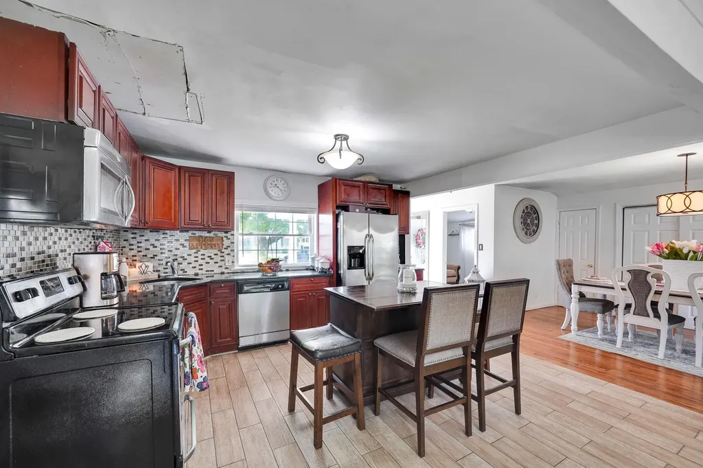 15 Thrush Lane Levittown NY 11756