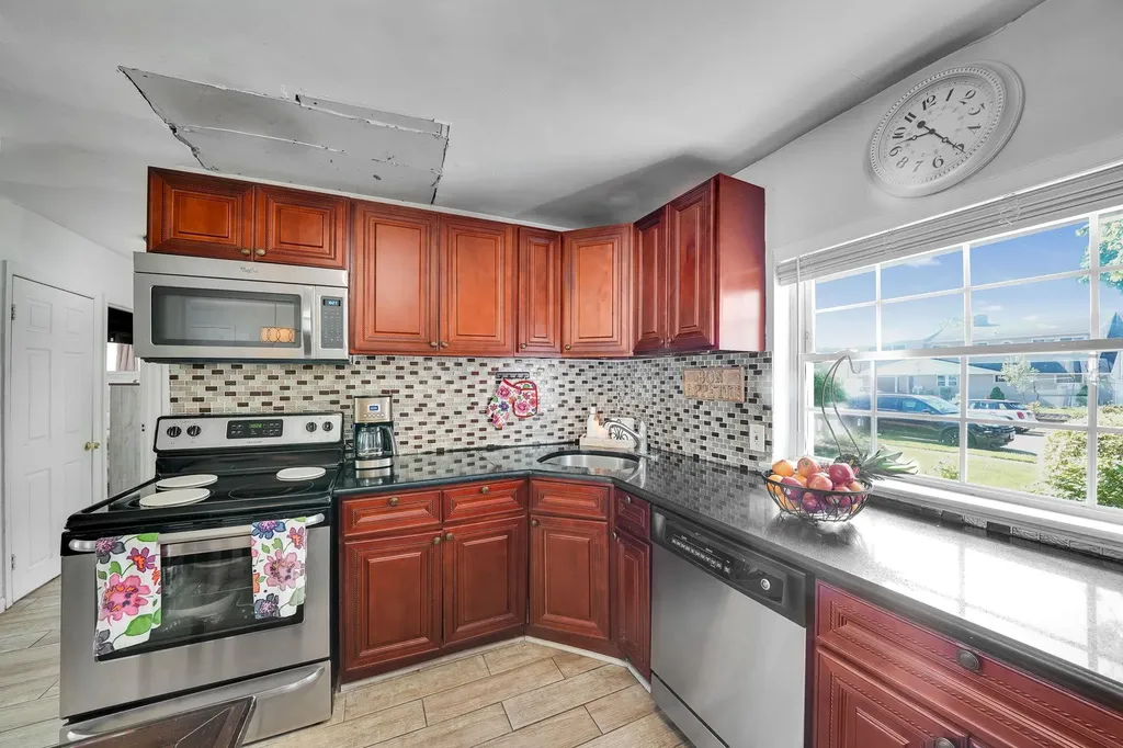 15 Thrush Lane Levittown NY 11756