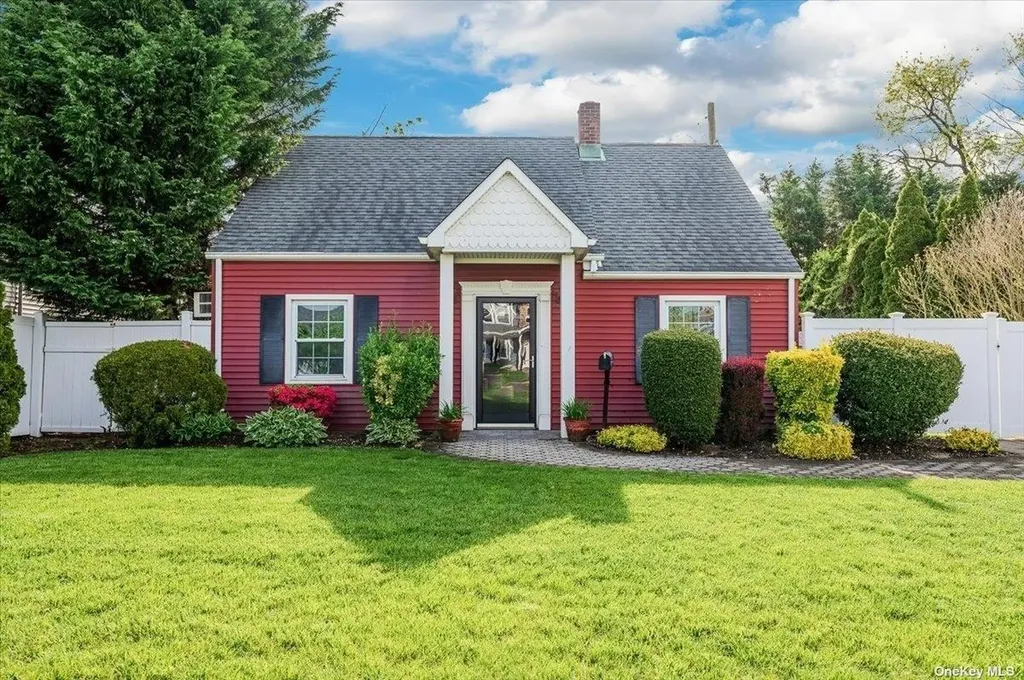 85 Hilltop Road Levittown NY 11756