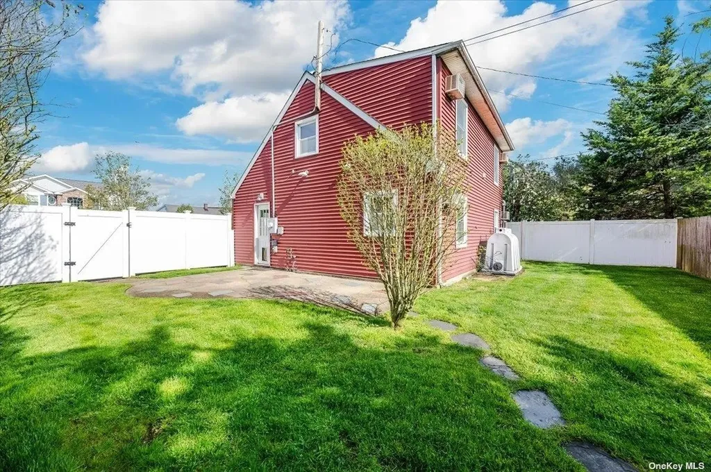 85 Hilltop Road Levittown NY 11756