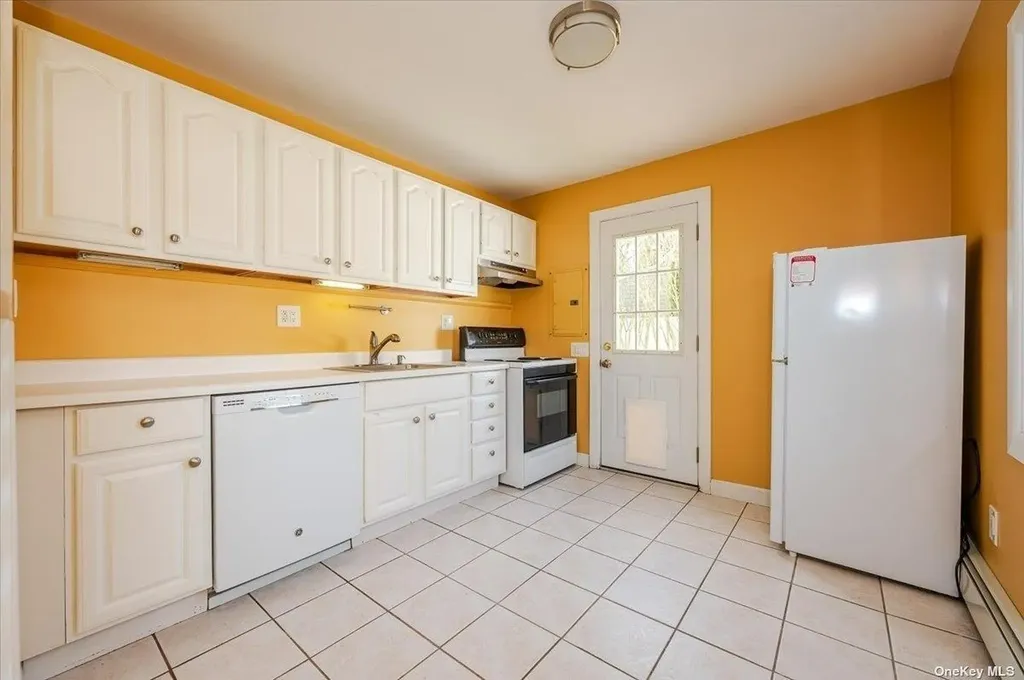 85 Hilltop Road Levittown NY 11756